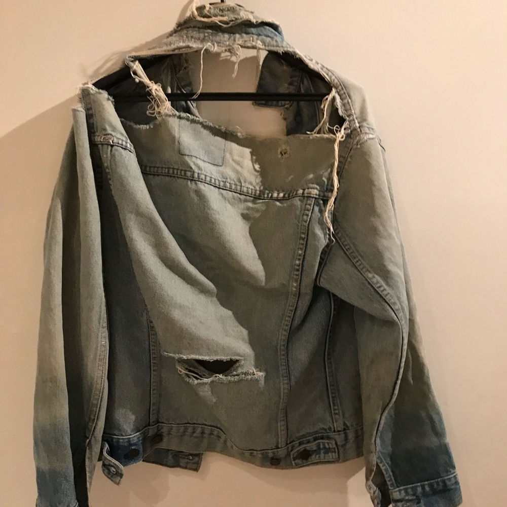 3/15$ levi’s ripped jeans jacket​